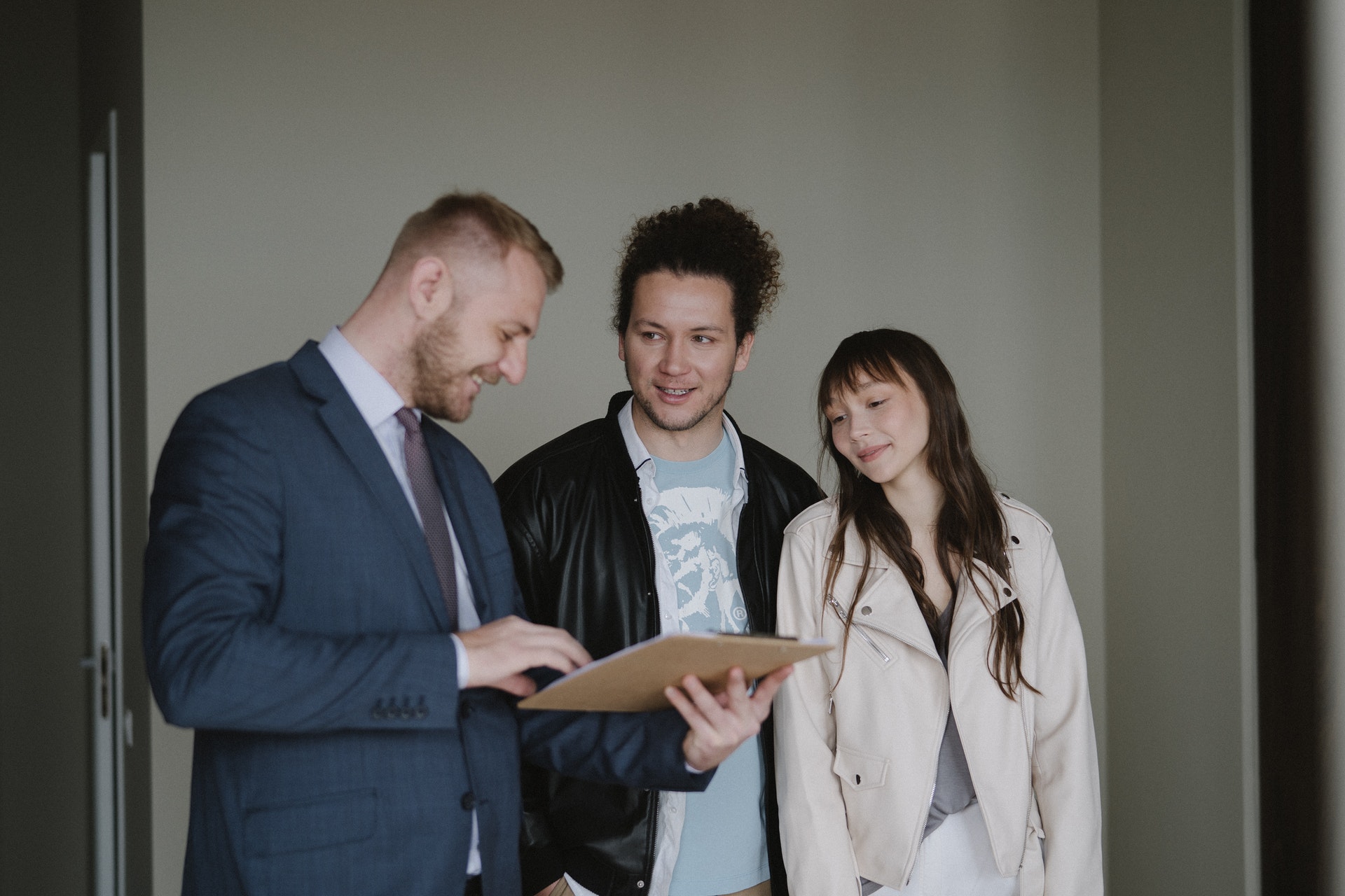 A couple with a realtor