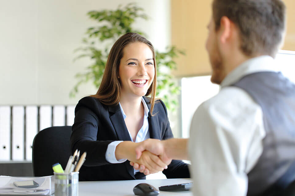 A customer and a moving company representative shaking hands