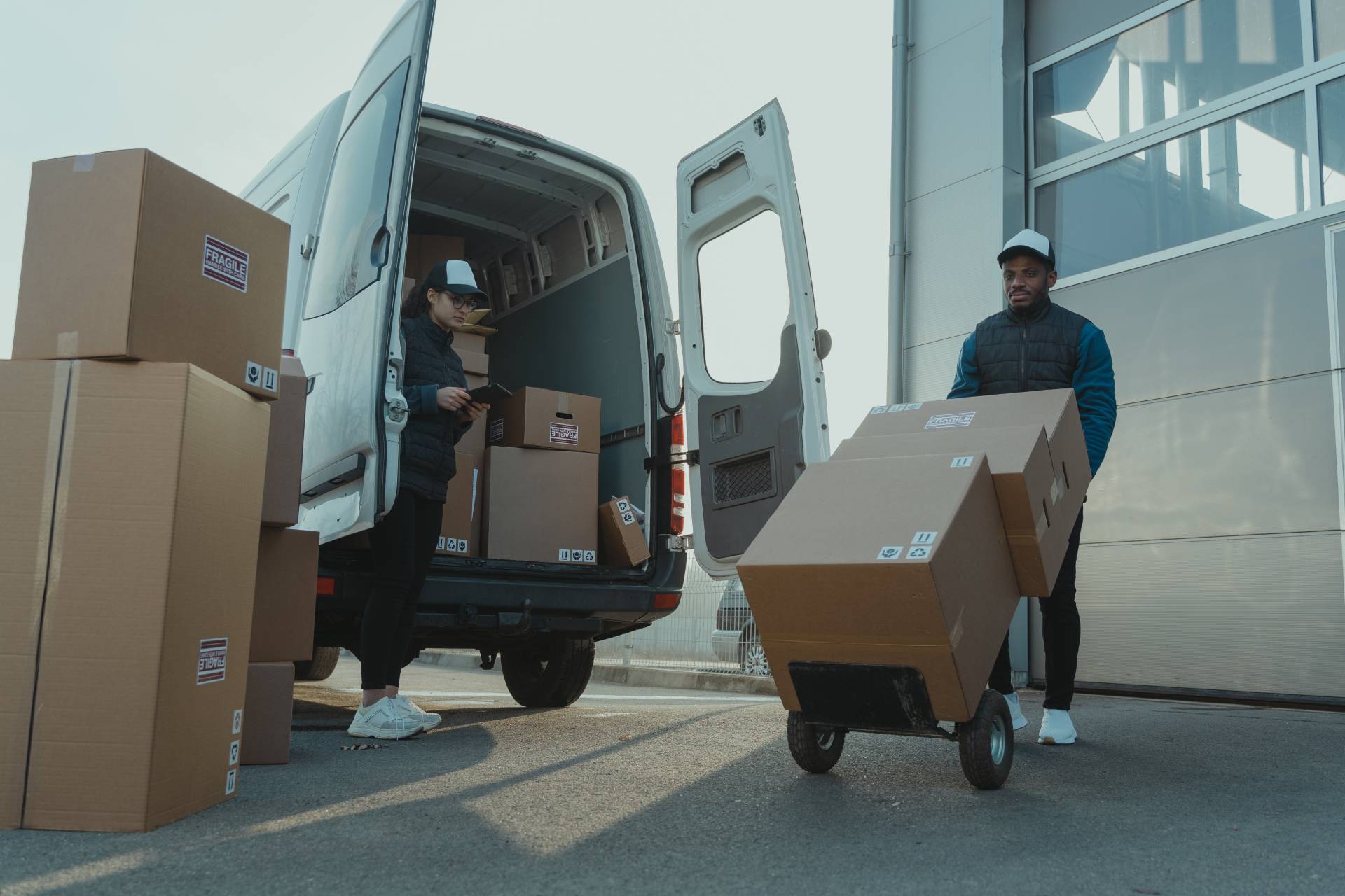 Movers provide boxes